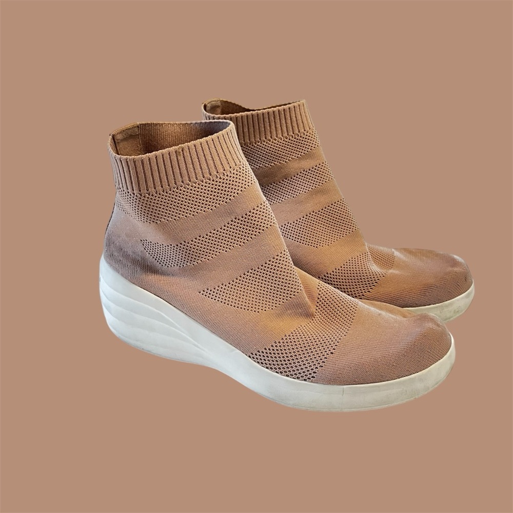 Pink cloth boot